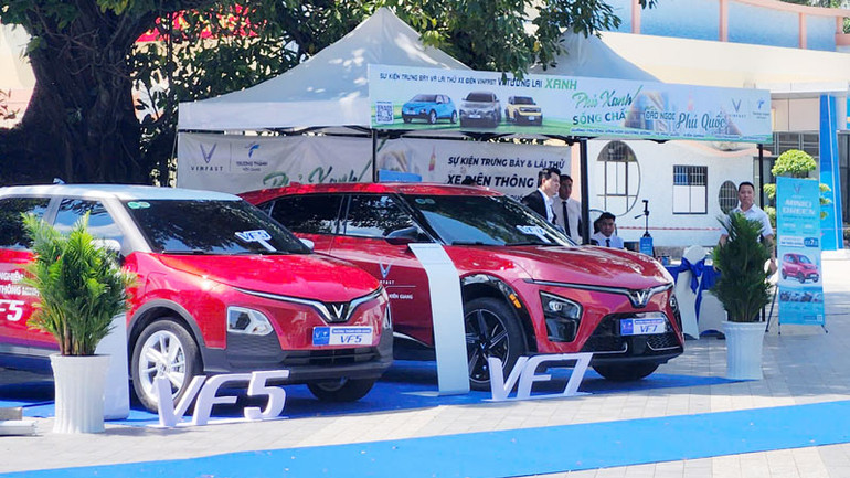 Khu trưng bày xe điện Vinfast trưng bày ở thành phố Phú Quốc.