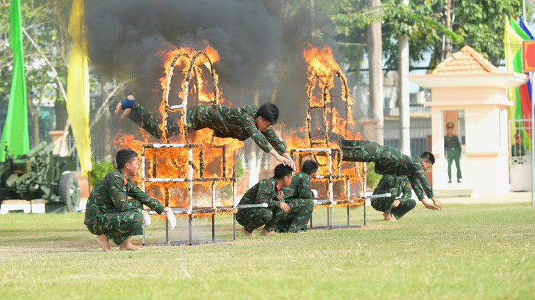 Đồng diễn võ quân sự. (Ảnh: PHƯƠNG VŨ)