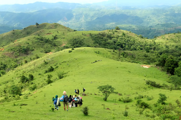 Đường đến đồi Xa Reng.