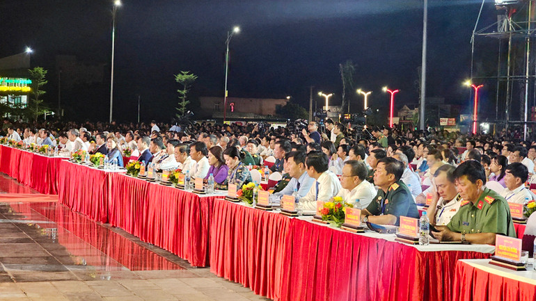 Các đại biểu tham dự lễ kỷ niệm.