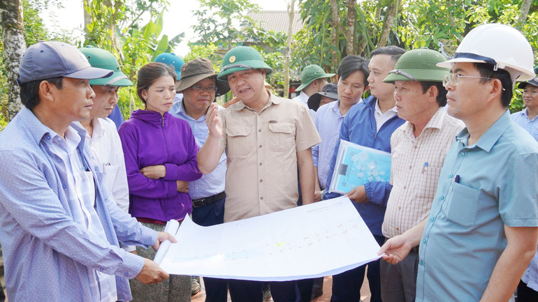 Lãnh đạo tỉnh Quảng Trị giải thích cho người dân hiểu hơn những chủ trương, chính sách của Nhà nước, luôn không để người dân bị thiệt thòi khi phải di dời nhằm phục vụ công trình trọng điểm quốc gia.