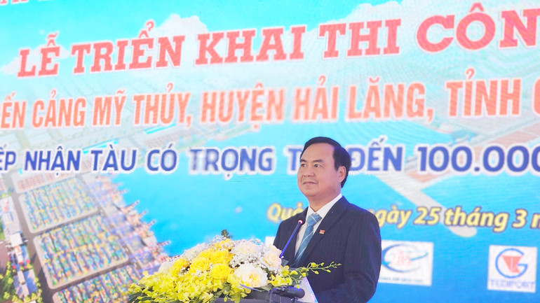 Phó Bí thư Tỉnh ủy, Chủ tịch Ủy ban nhân dân tỉnh Quảng Trị Võ Văn Hưng yêu cầu nhà đầu tư khi đã bắt tay vào triển khai thi công thì phải có quyết tâm cao để sớm hoàn thành công trình quan trọng này.