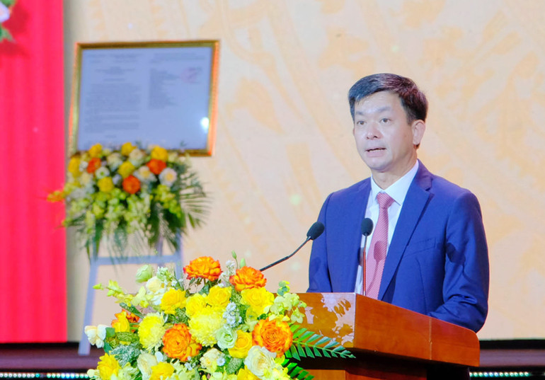 Đồng chí Lê Quang Tùng biểu dương những thành tựu to lớn của Đảng bộ, chính quyền và nhân dân thành phố đạt được.