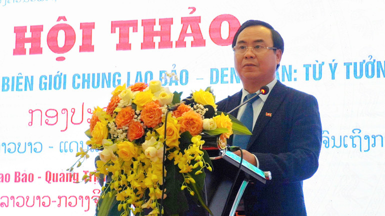 Phó Bí thư Tỉnh ủy, Chủ tịch Ủy ban nhân dân tỉnh Quảng Trị Võ Văn Hưng khai mạc hội thảo.