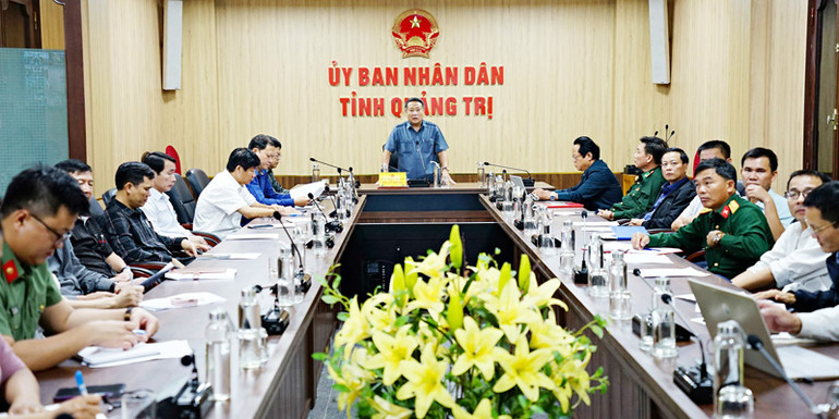 Đồng chí Hà Sỹ Đồng chủ trì phiên họp của Ủy ban nhân dân tỉnh Quảng Trị.