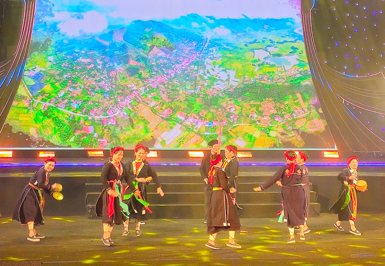 Tiết mục biểu diễn của các dân tộc đến từ tỉnh Bắc Giang.