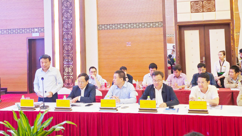 Thứ trưởng Giao thông vận tải Nguyễn Danh Huy đề xuất giải pháp mở rộng cao tốc Cam Lộ- La Sơn để hạn chế tai nạn giao thông.