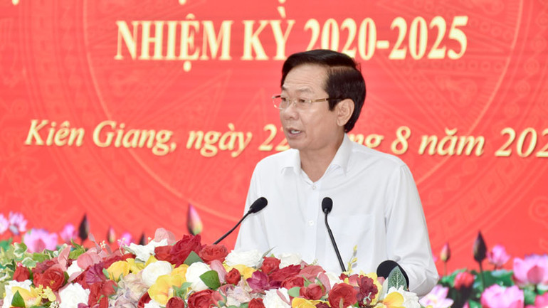 Bí thư Tỉnh ủy Kiên Giang Đỗ Thanh Bình phát biểu tại hội nghị.