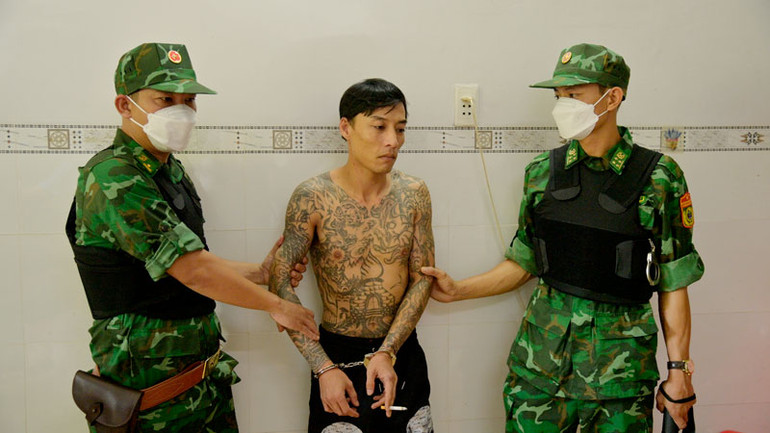 Đối tượng Nguyễn Hồ Ngọc Vinh trong đường dây sản xuất, mua bán, vận chuyển trái phép vũ khí bị lực lượng Bộ đội Biên phòng Kiên Giang bắt giữ.