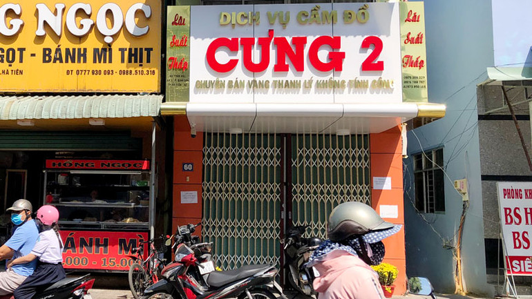 Tiệm cầm đồ của vợ chồng ông Chang Hồi Cưng bị 2 tên trộm đột nhập lấy cắp khoảng 50 lượng vàng 18K.