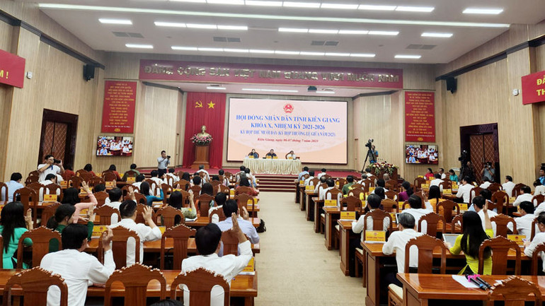 Quang cảnh kỳ họp.