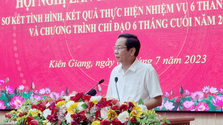 Bí thư Tỉnh ủy Kiên Giang Đỗ Thanh Bình phát biểu tại hội nghị.