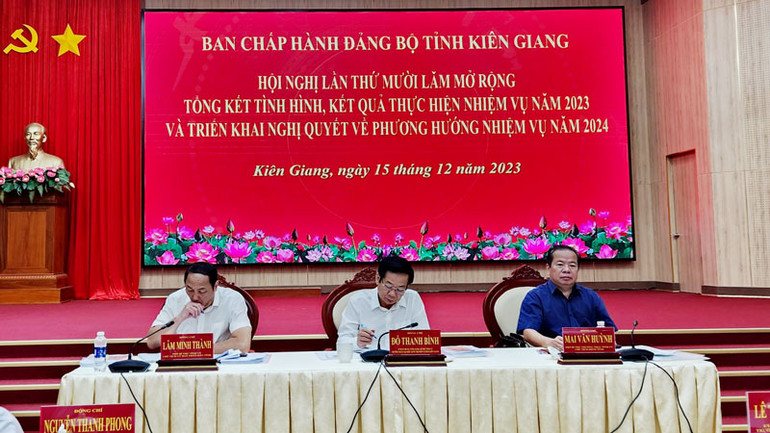 Thường trực Tỉnh ủy Kiên Giang chủ trì hội nghị.