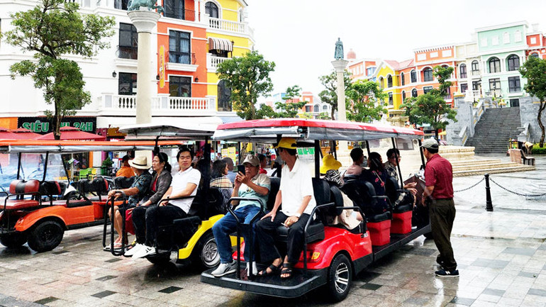 Khách du lịch tại thành phố Phú Quốc, tỉnh Kiên Giang.