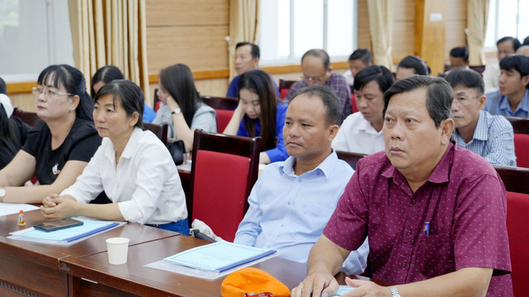 Đại biểu tham dự hội nghị.