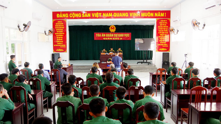 Quang cảnh phiên tòa.