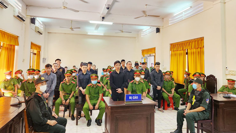 Quang cảnh phiên tòa xét xử ngày 10/8.