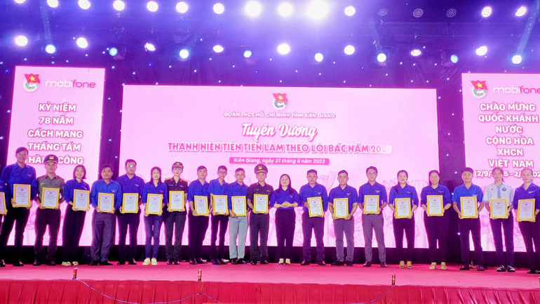 Tỉnh đoàn Kiên Giang tuyên dương các tập thể và cá nhân có thành tích xuất sắc trong học tập và làm theo lời Bác trên các lĩnh vực của đoàn năm 2023. Tỉnh đoàn Kiên Giang tuyên dương các tập thể và cá nhân có thành tích xuất sắc trong học tập và làm theo lời Bác trên các lĩnh vực của đoàn năm 2023.