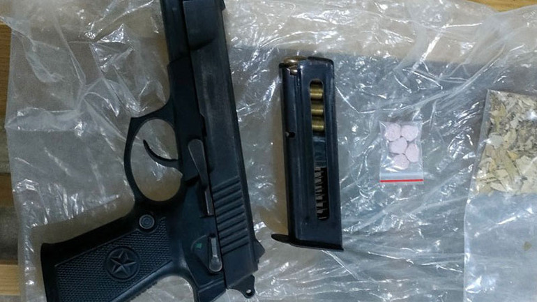 Súng thu giữ tại nơi ở của đối tượng Phạm Văn Trưởng.