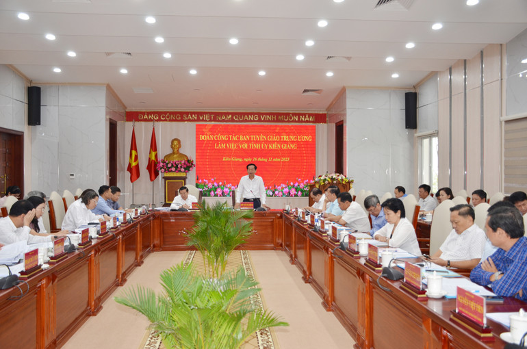 Bí thư Tỉnh ủy Kiên Giang Đỗ Thanh Bình phát biểu tại buổi làm việc.