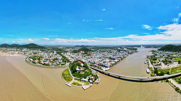 Thành phố Hà Tiên nhìn từ trên cao.