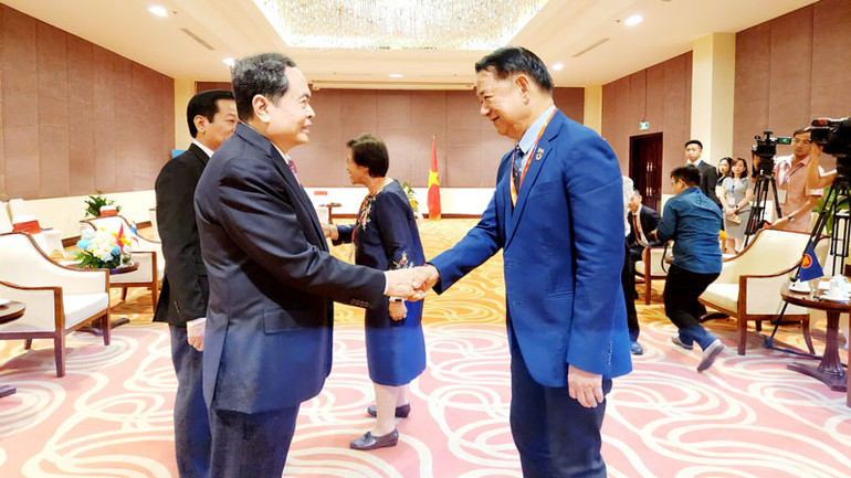 Đồng chí Trần Thanh Mẫn tiếp xã giao Trưởng đoàn Nghị viện, các vị nghị sĩ Nghị viện thành viên AIPA, Tổng Thư ký AIPA và nhiều khách mời, chuyên gia về dự hội nghị Nhóm tư vấn AIPA.