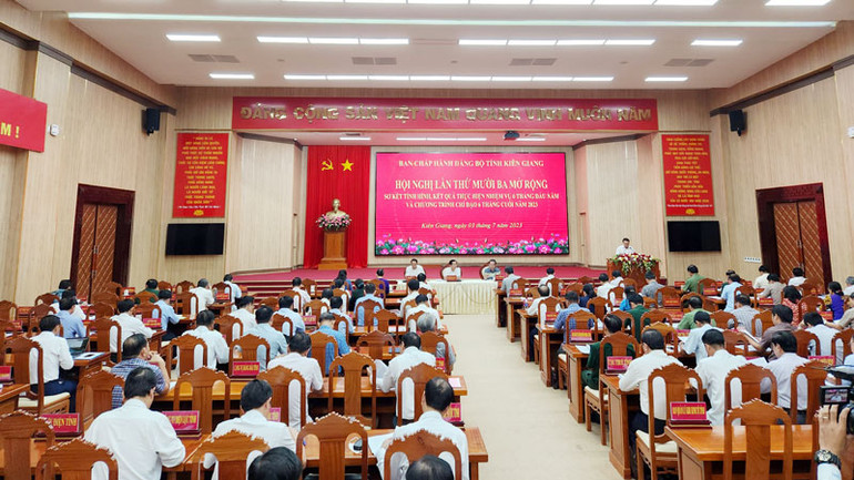 Quang cảnh hội nghị Ban Chấp hành Đảng bộ tỉnh Kiên Giang lần thứ 13.