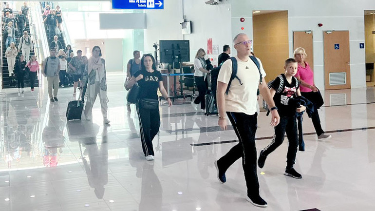 Du khách Cộng hòa Séc xuống sân bay quốc tế Phú Quốc. Du khách Cộng hòa Séc xuống sân bay quốc tế Phú Quốc.