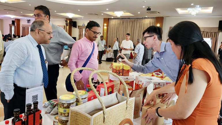 Doanh nhân Ấn Độ tìm hiểu các sản phẩm đặc trưng của Kiên Giang.