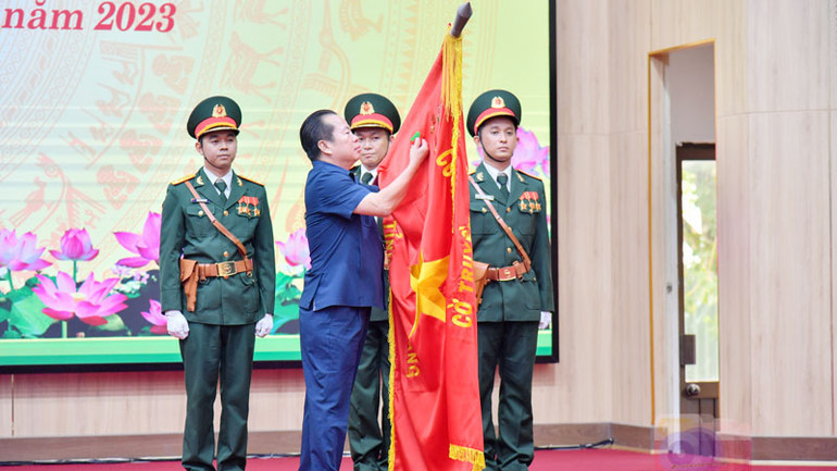 Trao Huân chương Bảo vệ Tổ quốc hạng Ba cho Đảng bộ, chính quyền, nhân dân và lực lượng vũ trang tỉnh Kiên Giang.