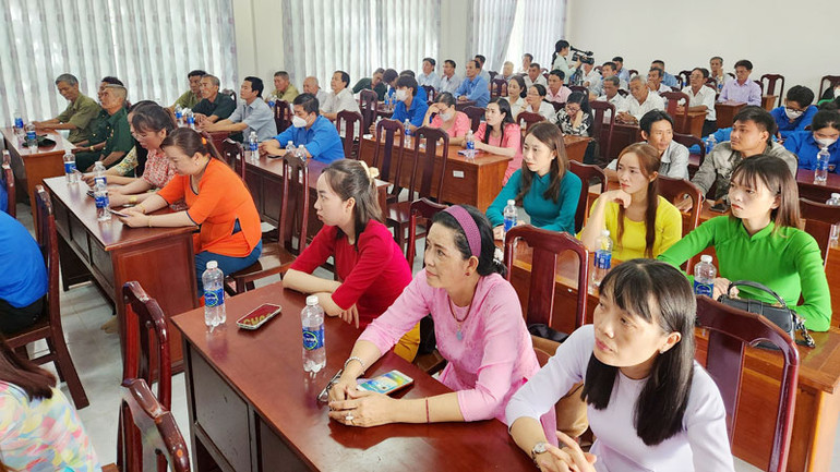 Đại biểu dự hội nghị tuyên truyền về vai trò của biển, đảo trong sự nghiệp xây dựng và bảo vệ Tổ quốc.