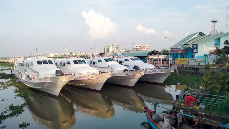 Kiên Giang dừng tất cả tàu hoạt động vận tải hành khách tuyến thủy nội địa ra các đảo do thời tiết.