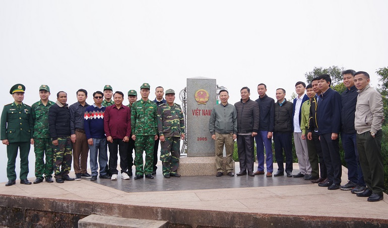 Quang cảnh buổi khảo sát, hội đàm trên thực địa. Quang cảnh buổi khảo sát, hội đàm trên thực địa.