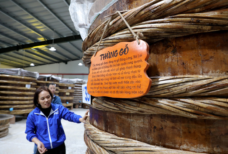 Qua nhiều thế hệ, người Khúc Phụ vẫn "tín nhiệm" gỗ bời lời để làm thùng ủ chượp.