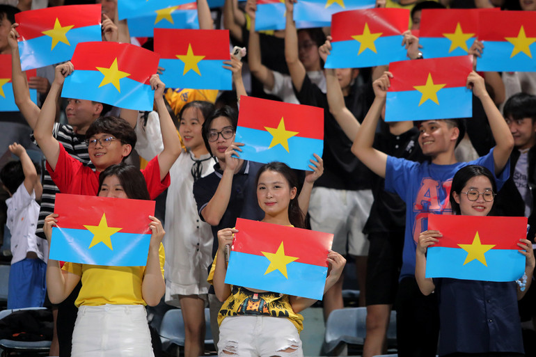 Là dịp để các cổ động viên thể hiện tình yêu Tổ quốc.