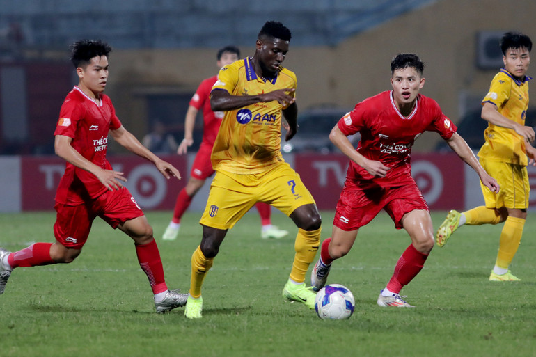 Hai đội bóng có 90 phút thi đấu đầy kịch tính.