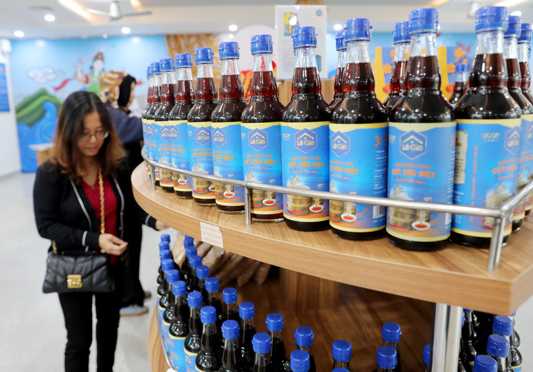 Sản phẩm làng nghề ven biển xứ Thanh đã có mặt ở nhiều siêu thị gần xa.