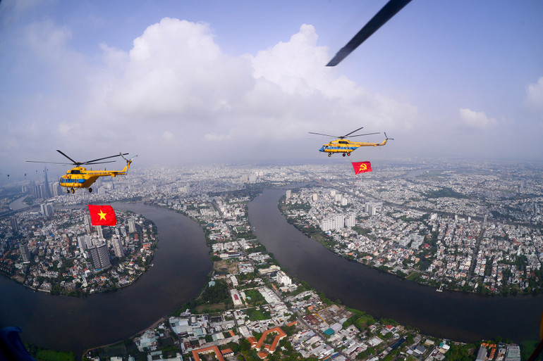 Hình ảnh thành phố từ độ cao gần 200m. Hình ảnh thành phố từ độ cao gần 200m.