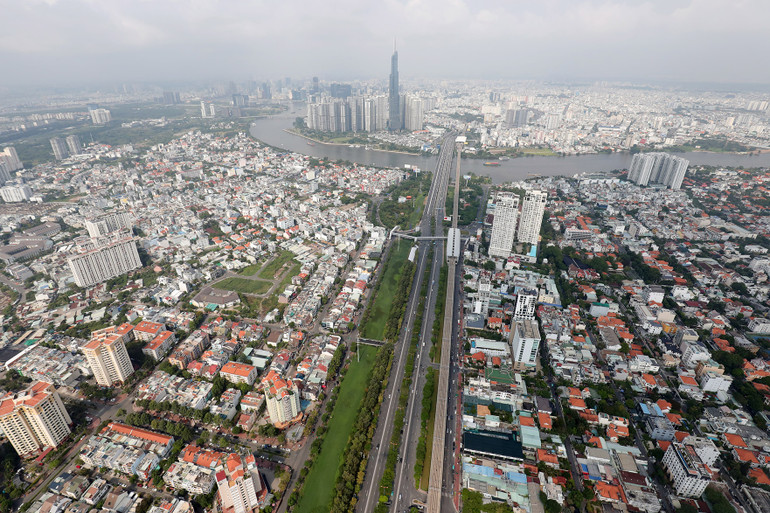Tuyến Metro số 1 đi qua nhiều địa danh nổi tiếng. Tuyến Metro số 1 đi qua nhiều địa danh nổi tiếng.