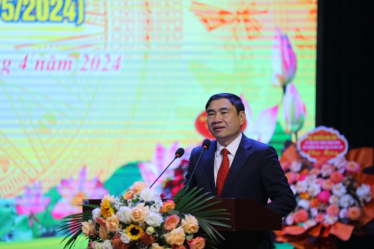 Đồng chí Trần Quốc Cường, Ủy viên Trung ương Đảng, Bí thư Tỉnh ủy Điện Biên phát biểu chúc mừng Báo Điện Biên Phủ. Đồng chí Trần Quốc Cường, Ủy viên Trung ương Đảng, Bí thư Tỉnh ủy Điện Biên phát biểu chúc mừng Báo Điện Biên Phủ.