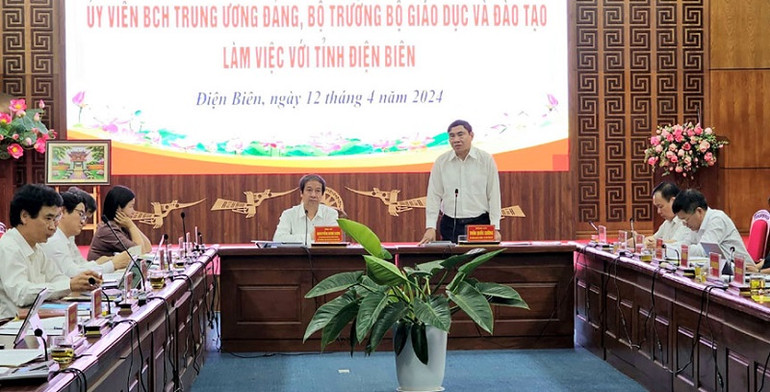 Đồng chí Trần Quốc Cường, Ủy viên Trung ương Đảng, Bí thư Tỉnh ủy Điện Biên, phát biểu ý kiến tại buổi làm việc với đoàn công tác Bộ Giáo dục và Đào tạo. Đồng chí Trần Quốc Cường, Ủy viên Trung ương Đảng, Bí thư Tỉnh ủy Điện Biên, phát biểu ý kiến tại buổi làm việc với đoàn công tác Bộ Giáo dục và Đào tạo.