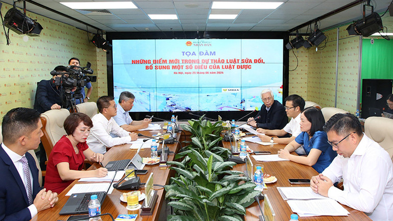 Quang cảnh tọa đàm.