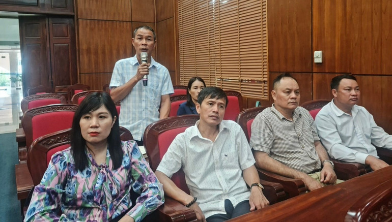 Đại biểu nêu các kiến nghị tại buổi đối thoại.