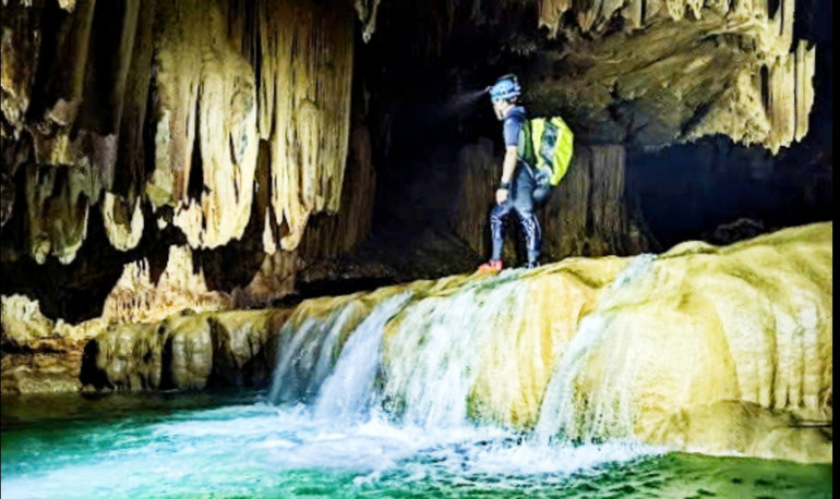 Quang cảnh đẹp trong hang động Mỏ Gà. Quang cảnh đẹp trong hang động Mỏ Gà.