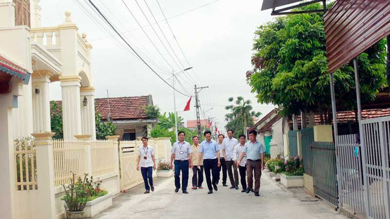 Đoạn đường nông thôn mới kiểu mẫu tại huyện Giao Thủy (Nam Định).