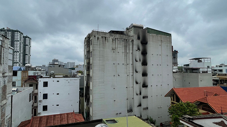 Hiện trường vụ cháy chung cư mini tại phố Khương Hạ, quận Thanh Xuân, Hà Nội vào ngày 12/9/2023 làm 56 người thiệt mạng, trong đó có 16 trẻ em. (Ảnh NHẬT QUANG) Hiện trường vụ cháy chung cư mini tại phố Khương Hạ, quận Thanh Xuân, Hà Nội vào ngày 12/9/2023 làm 56 người thiệt mạng, trong đó có 16 trẻ em. (Ảnh NHẬT QUANG)