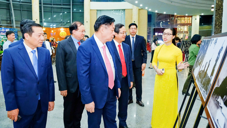 Đồng chí Nguyễn Trọng Nghĩa đề nghị đẩy mạnh tuyên truyền, lan tỏa những mô hình, điển hình tiêu biểu làm theo Bác trong xã hội.