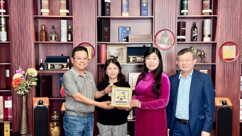 Đoàn đại biểu thành phố Hà Nội đến thăm và động viên cộng đồng người Việt Nam tại Cộng hòa Nam Phi