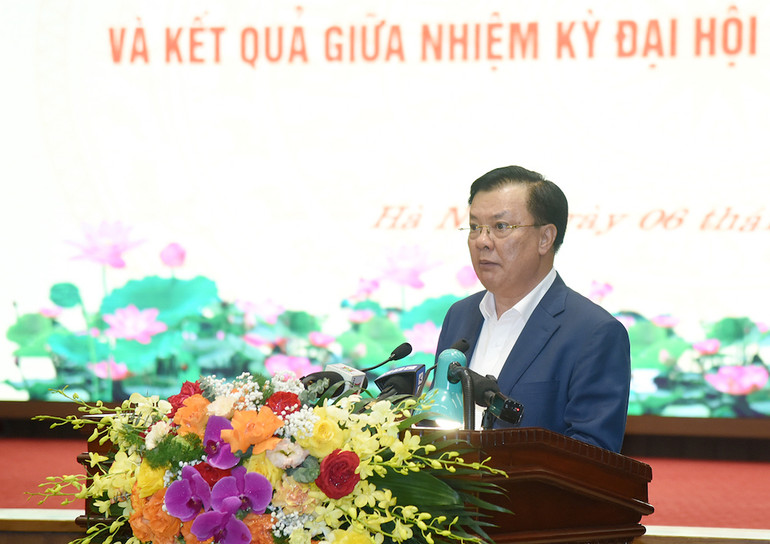 Bí thư Thành ủy Hà Nội Đinh Tiến Dũng phát biểu.