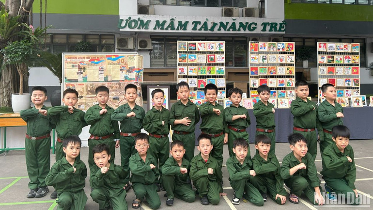 Trường Liên cấp Trung học cơ sở và Tiểu học tư thục Ngôi Sao Hà Nội có kế hoạch sử dụng ấn phẩm đặc biệt của Báo Nhân Dân trở thành công cụ học tập trực quan sinh động, hấp dẫn cho các em học sinh.